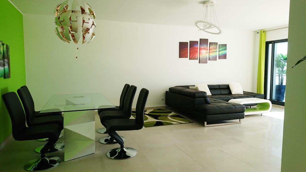Doreen Apartment *